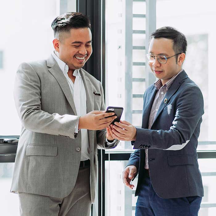 Consultants in meeting